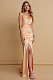 Robe de demoiselle d’honneur à col bénitier en satin champagne avec fente