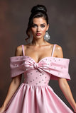 Robe de bal perlée à épaules froides rose
