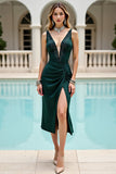 Robe de cocktail en pin froncé à col en V profond avec perles