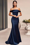 Robe formelle sirène bleu marine à épaules dénudées