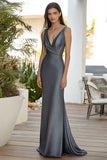 Robe formelle froncée à col en V gris foncé