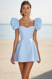 Bleu ciel Mini robe de cocktail à col carré avec manches