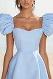 Bleu ciel Mini robe de cocktail à col carré avec manches