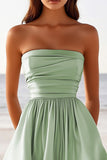 Mini robe de graduation en satin froncé vert sauge