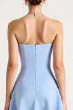 Robe de cocktail midi trapèze sans bretelles bleu ciel