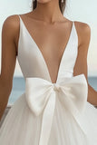 Jolie robe de graduation en tulle satiné à col en V blanc avec noeud