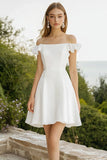 Robe de graduation à volants en satin blanc à épaules dénudées