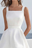 Robe de graduation à col carré blanc avec volants