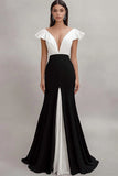 Robe cravate noire à volants avec manches à capuchon