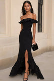 Robe formelle noire à volants à épaules dénudées avec fente