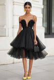 Robe de cocktail courte à bretelles spaghetti en tulle à volants noir