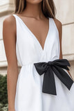 Robe courte de graduation en satin noir et blanc à col en V avec noeud