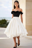 Robe longue de graduation à volants blancs et noirs