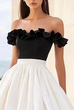Robe longue de graduation à volants blancs et noirs