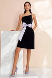 Robe de cocktail courte en satin à bretelles spaghetti noires avec noeud