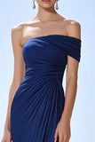 Robe formelle sirène à une épaule froncée bleu marine