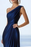 Robe formelle froncée sirène marine à une épaule