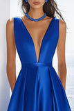 Robe formelle en satin bleu roi à col en V