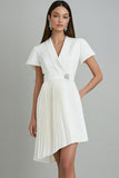 Robe de travail asymétrique à manches courtes en satin ivoire
