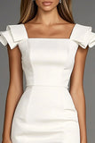 Robe de travail courte moulante en satin ivoire