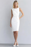 Robe courte de travail moulante sans manches en satin ivoire
