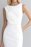 Robe courte de travail moulante sans manches en satin ivoire