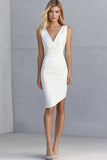 Robe de travail asymétrique moulante en satin ivoire à col en V