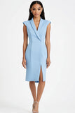 Robe de travail courte moulante à revers en satin bleu ciel avec fente