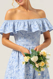 Robe de demoiselle d’honneur bleue à volants haut bas à épaules dénudées