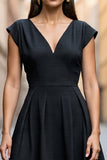 Robe de travail mi-longue en satin noir à col en V