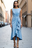 Robe de travail midi froncée en satin bleu ciel avec volants