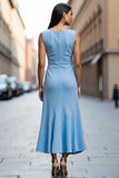 Robe de travail midi froncée en satin bleu ciel avec volants