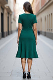 Satin vert foncé froncé une ligne manches courtes col V Robe de travail midi avec drapé