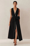 A Line Robe de travail longue en satin noir à col en V avec ceinture