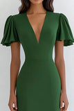 Robe formelle midi à col en V vert avec volants