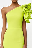 Robe formelle asymétrique en satin à une épaule jaune citron avec volants