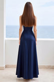 Robe longue formelle en satin bleu marine avec fente