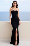 Robe longue formelle sans bretelles en satin noir sirène avec fente