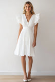 Robe formelle courte plissée en mousseline de soie ivoire avec volants