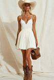 Robe courte de graduation en satin ivoire avec plis