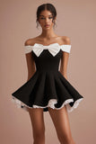 Robe courte noire de graduation avec noeud