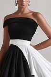 Robe courte de graduation en satin noir et blanc à une épaule