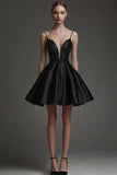Robe courte de graduation en satin noir scintillant avec perles