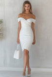 Robe moulante en satin blanc à épaules dénudées