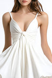 Mini robe blanche à col en V