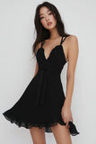 Une ligne spaghetti bretelles petite robe noire