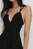 Une ligne spaghetti bretelles petite robe noire