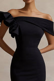 Robe mi-longue moulante en satin noir