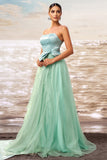 Robe de bal sans bretelles en tulle vert avec noeud