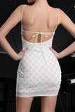 Robe de cocktail moulante à bretelles spaghetti blanches avec perles